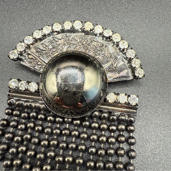 Vintage Art Deco Black Metal Fan Tassel Brooch with Dangly Chain Strands - Picture 5 of 17